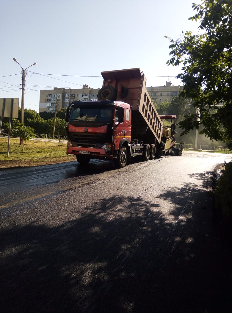 Закончены работы по устройству выравнивающего и верхнего слоев покрытия на пер. Больничном городского округа Армянск