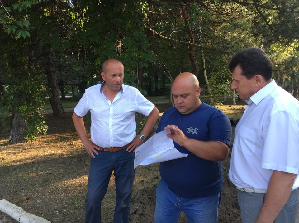 Рабочее совещание на ремонтируемой улице Иванищева
