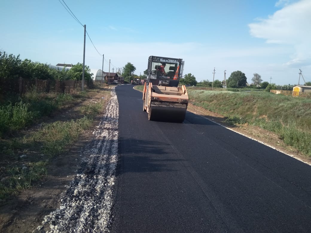Закончены работы по устройству выравнивающего и верхнего слоев покрытия на ул. Интернациональная с. Мирновка Джанкойского района