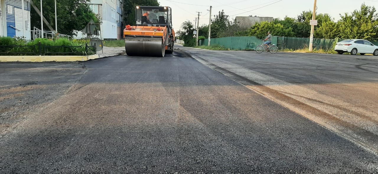 Закончены работы по устройству выравнивающего и верхнего слоев покрытия на квартале Общественный центр с. Петровка Красногвардейского района