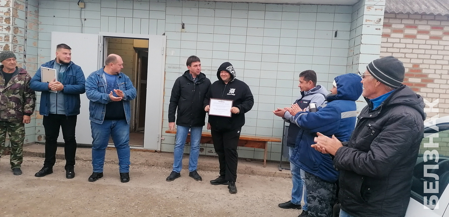В преддверии Дня работников дорожного хозяйства в подразделениях компании БЕЛЗНАК на территории Белгородской области и в Республике Крым прошли торжественные вручения почетных наград