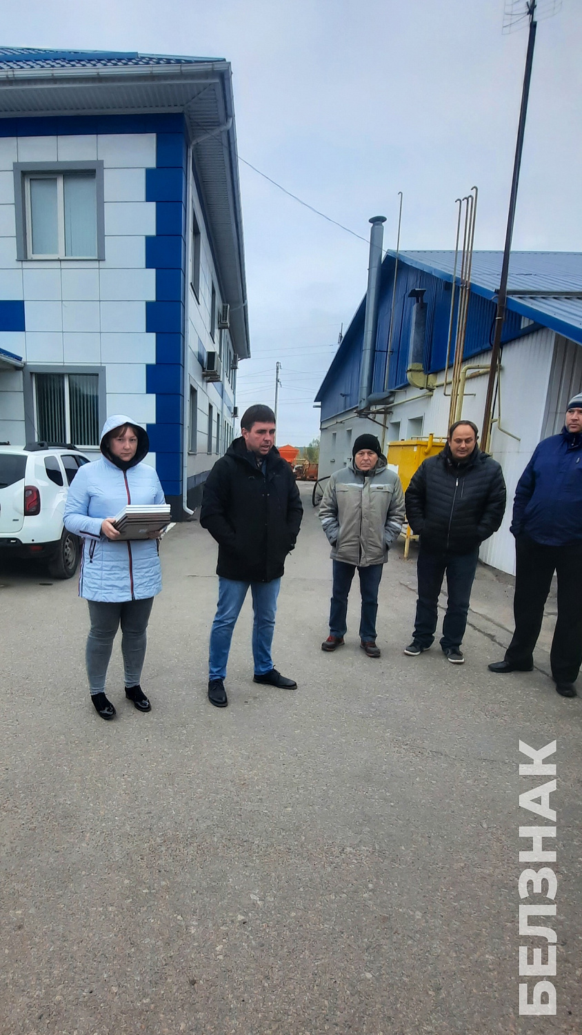 В преддверии Дня работников дорожного хозяйства в подразделениях компании БЕЛЗНАК на территории Белгородской области и в Республике Крым прошли торжественные вручения почетных наград