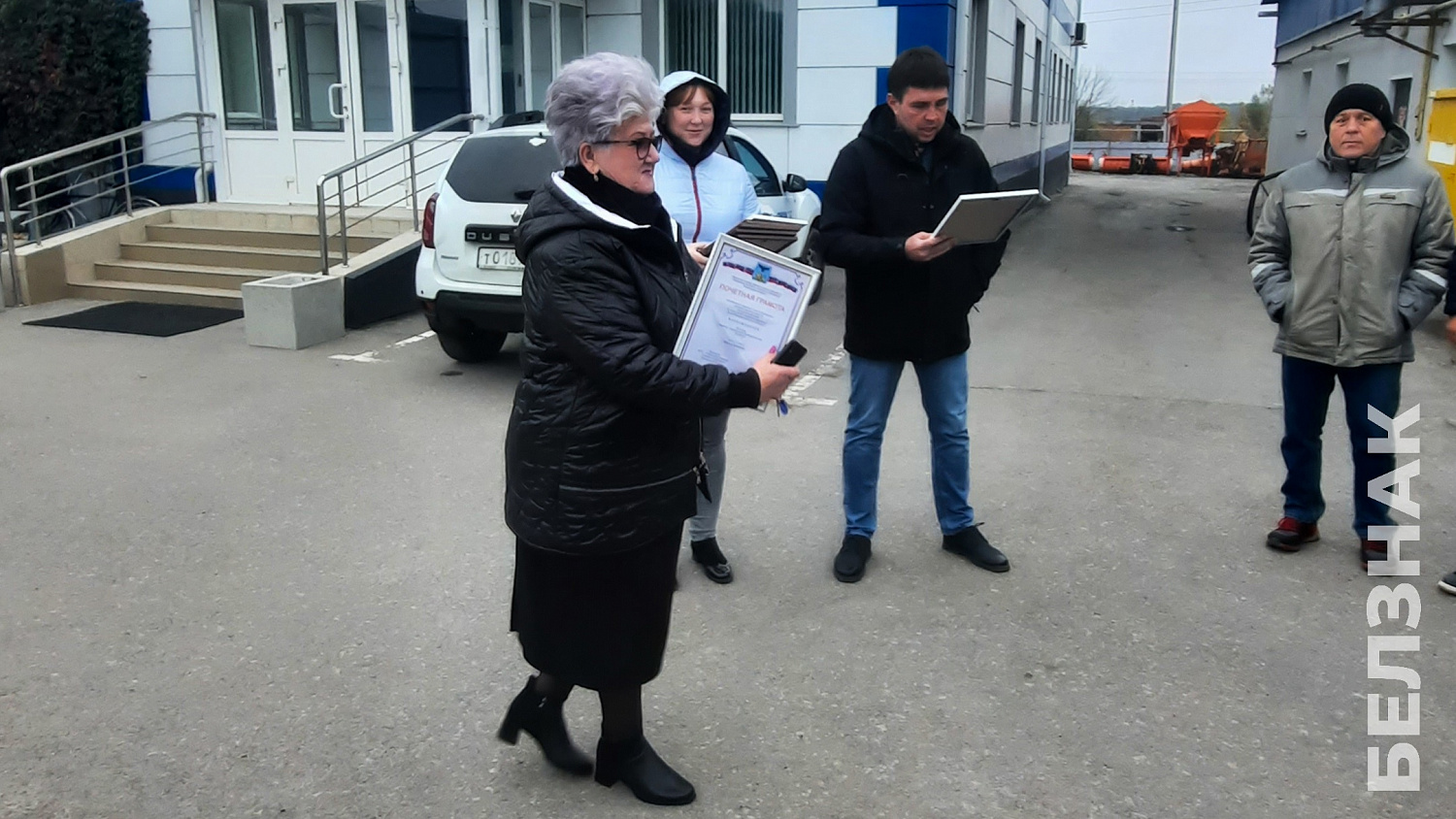 В преддверии Дня работников дорожного хозяйства в подразделениях компании БЕЛЗНАК на территории Белгородской области и в Республике Крым прошли торжественные вручения почетных наград