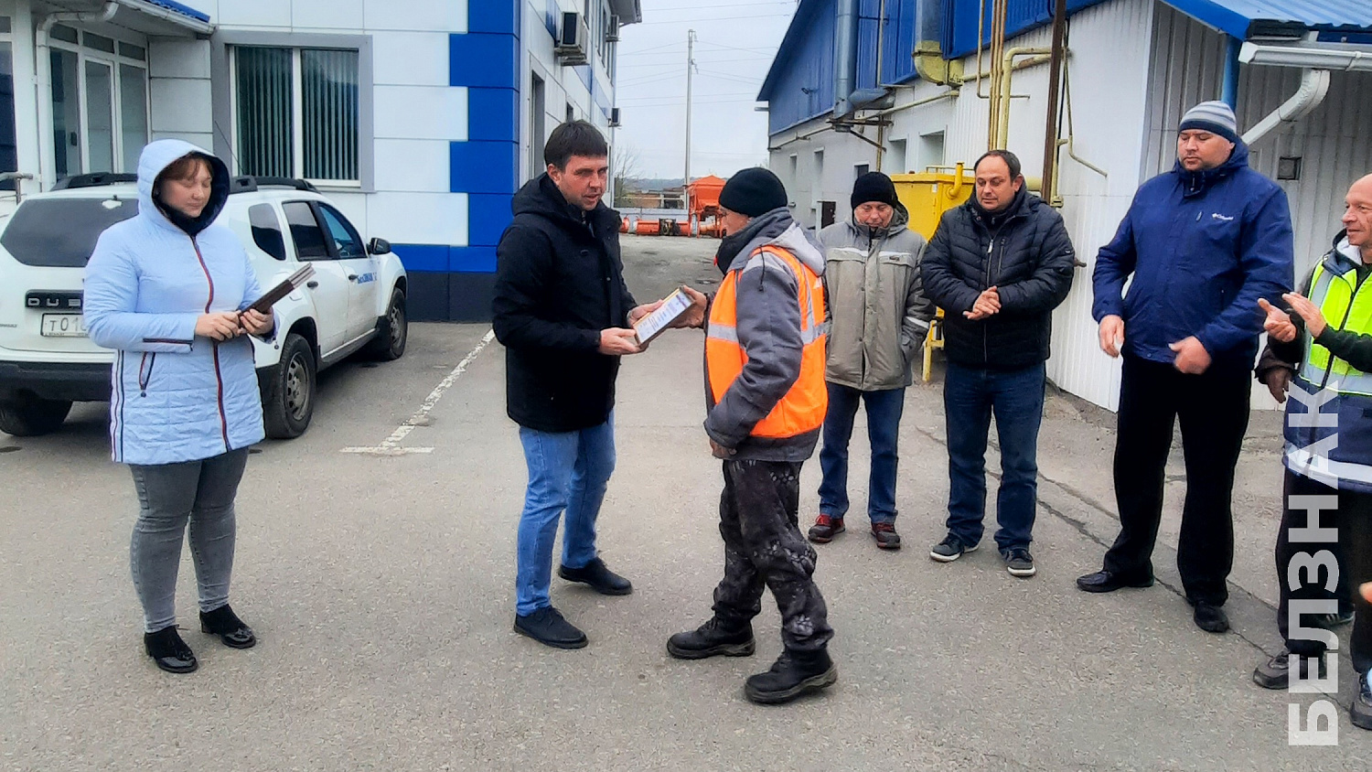В преддверии Дня работников дорожного хозяйства в подразделениях компании БЕЛЗНАК на территории Белгородской области и в Республике Крым прошли торжественные вручения почетных наград