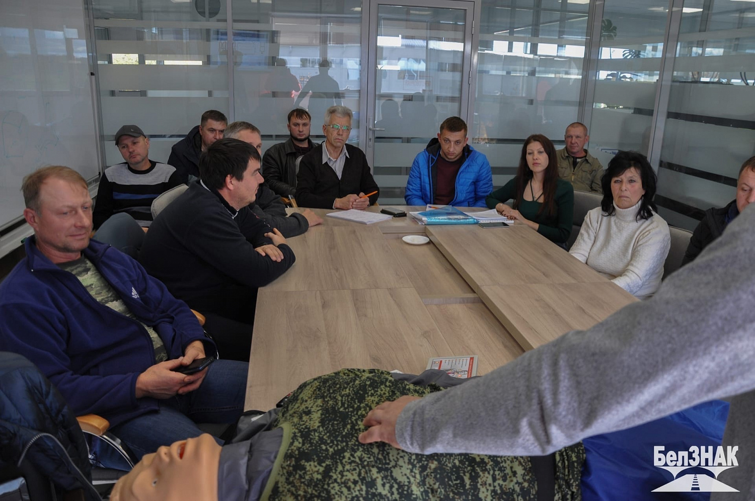 В производственных подразделениях БЕЛЗНАКа продолжаются инструктажи сотрудников принципам оказания доврачебной помощи