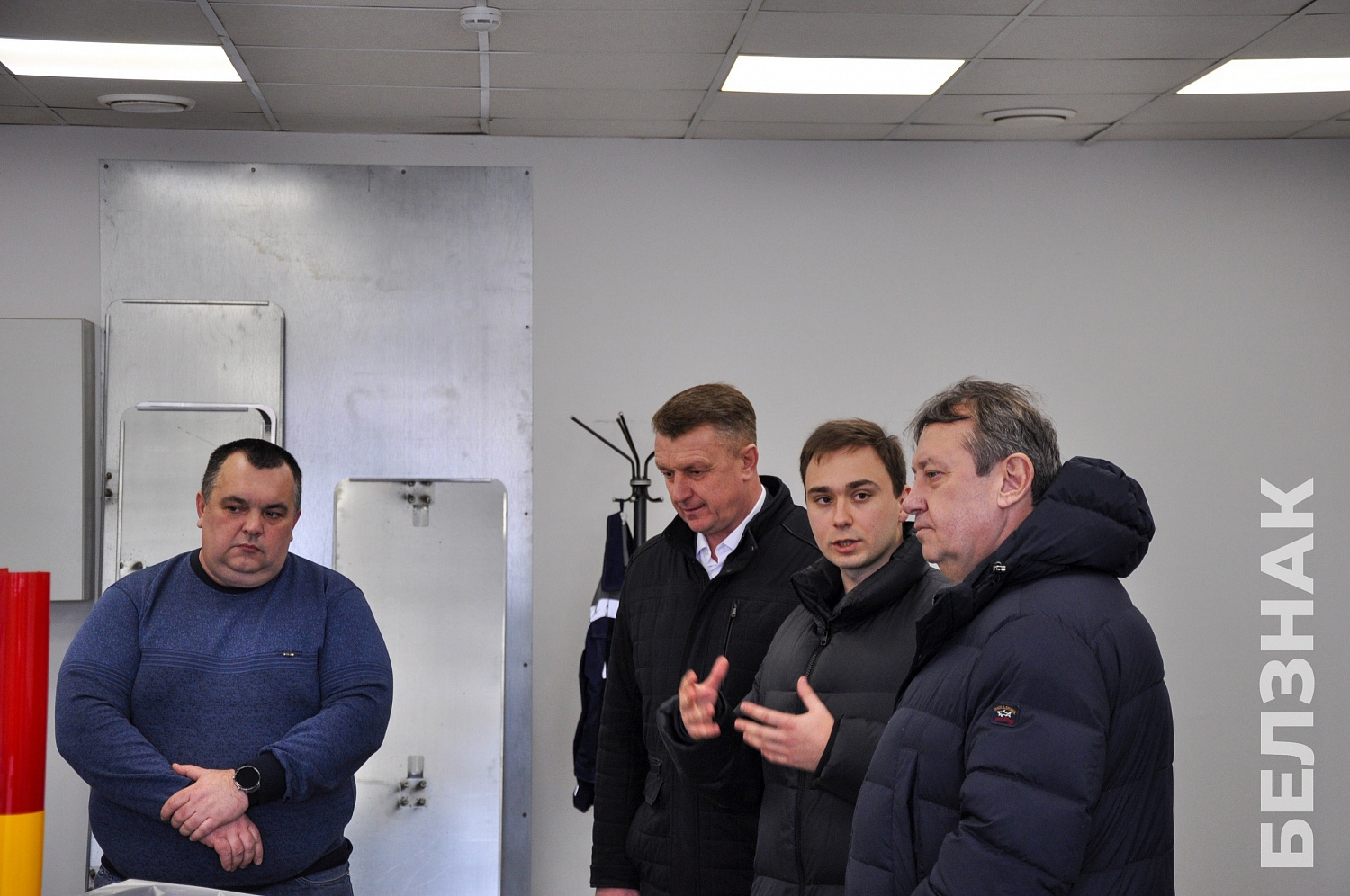 04 марта 2024 года с рабочим визитом на дорожном предприятии «БЕЛЗНАК» побывал Депутат Государственной Думы РФ Валерий Скруг