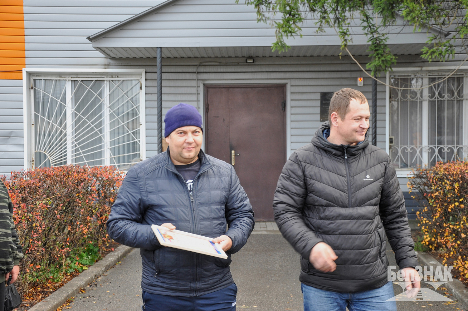 Уважаемые работники и ветераны автомобильного транспорта, автомобилисты – любители и профессионалы! Примите искренние поздравления с Днем автомобилиста!