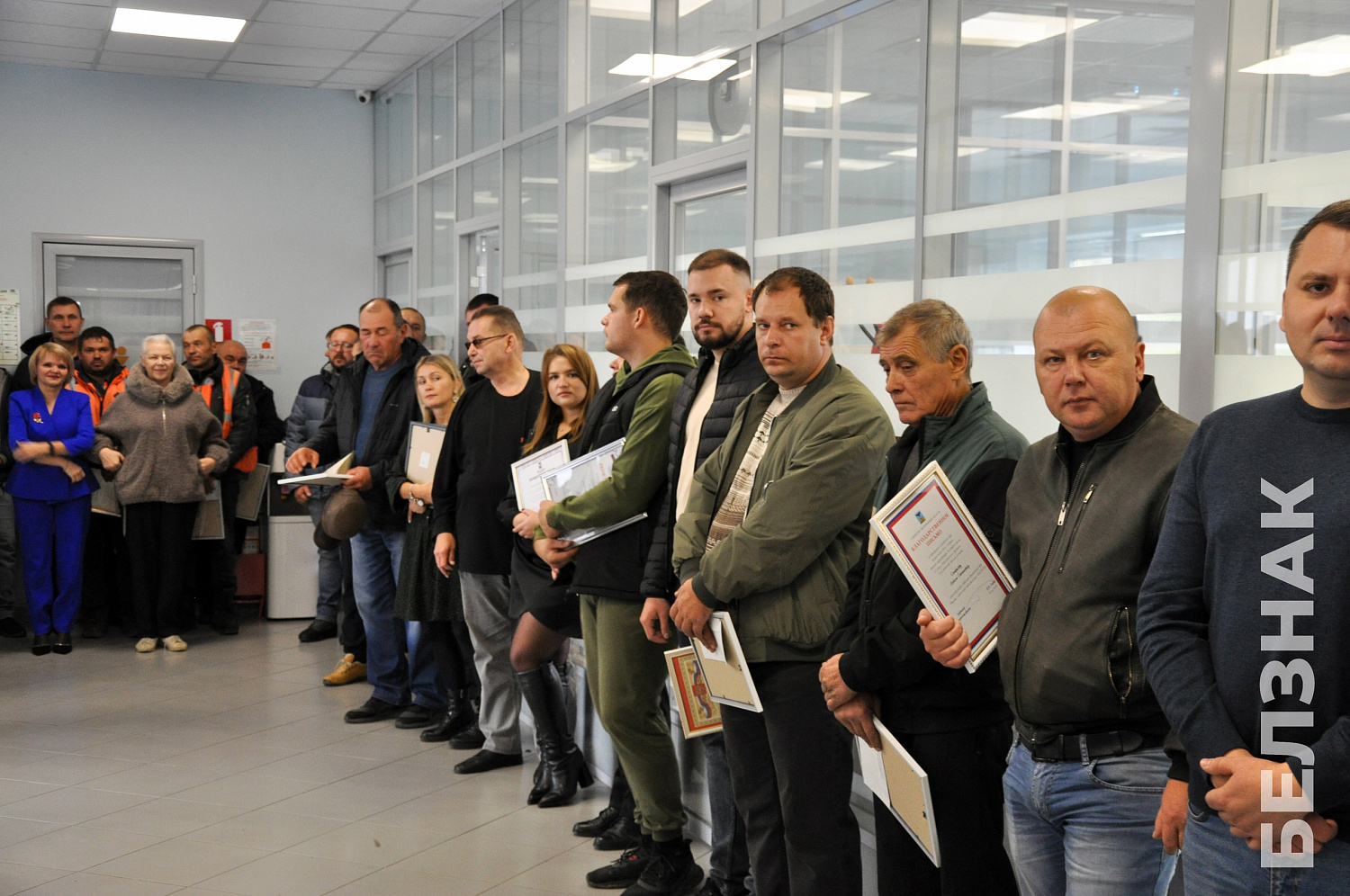 В преддверии Дня работников дорожного хозяйства в подразделениях компании БЕЛЗНАК на территории Белгородской области и в Республике Крым прошли торжественные вручения почетных наград