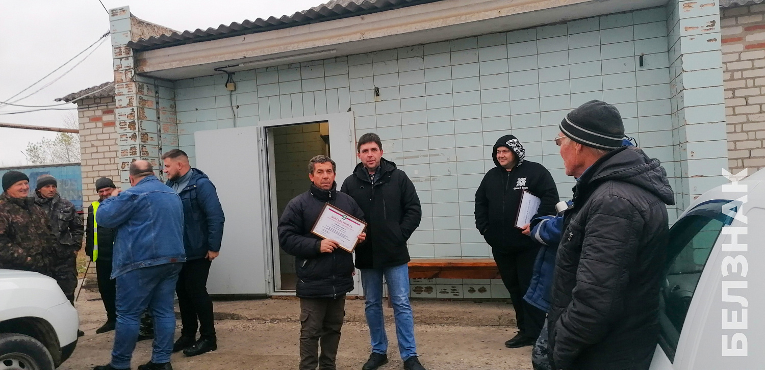 В преддверии Дня работников дорожного хозяйства в подразделениях компании БЕЛЗНАК на территории Белгородской области и в Республике Крым прошли торжественные вручения почетных наград