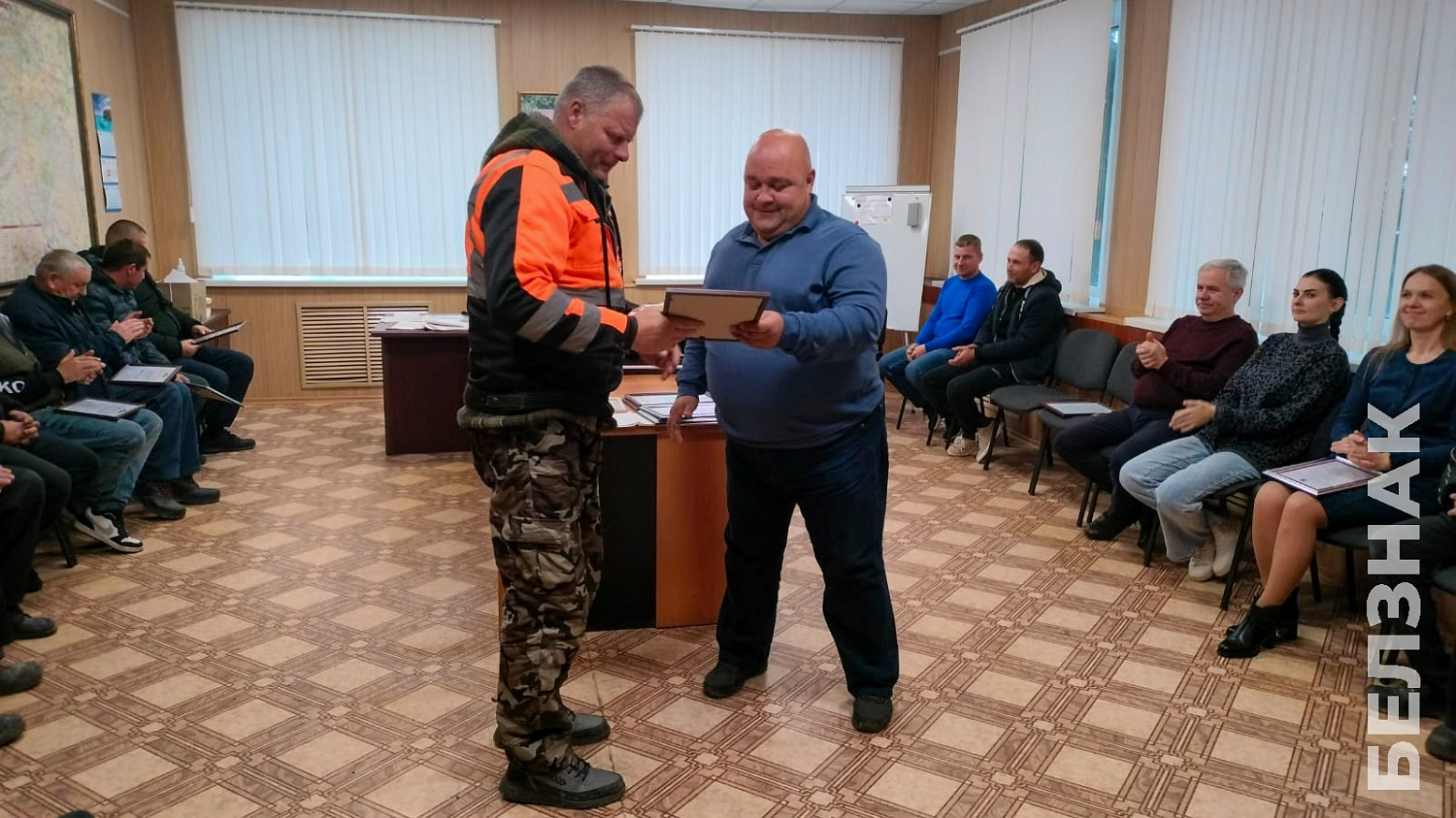 В преддверии Дня работников дорожного хозяйства в подразделениях компании БЕЛЗНАК на территории Белгородской области и в Республике Крым прошли торжественные вручения почетных наград