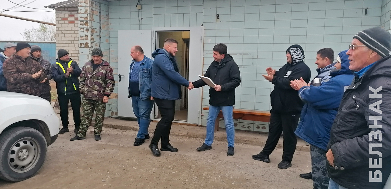 В преддверии Дня работников дорожного хозяйства в подразделениях компании БЕЛЗНАК на территории Белгородской области и в Республике Крым прошли торжественные вручения почетных наград