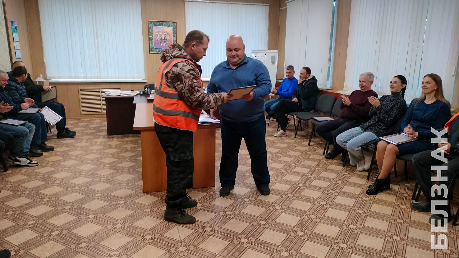 В преддверии Дня работников дорожного хозяйства в подразделениях компании БЕЛЗНАК на территории Белгородской области и в Республике Крым прошли торжественные вручения почетных наград